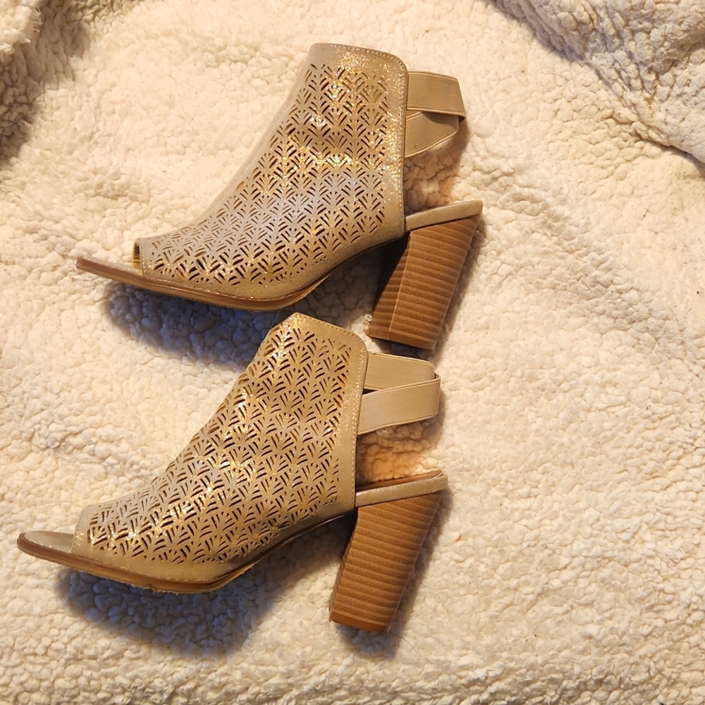 EUC Reaction Kenneth Cole peep toe heels!